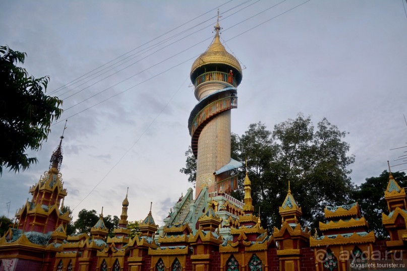 Бирманский небоскреб, храмы-дворцы и лачуги