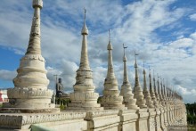 Бирманский небоскреб, храмы-дворцы и лачуги
