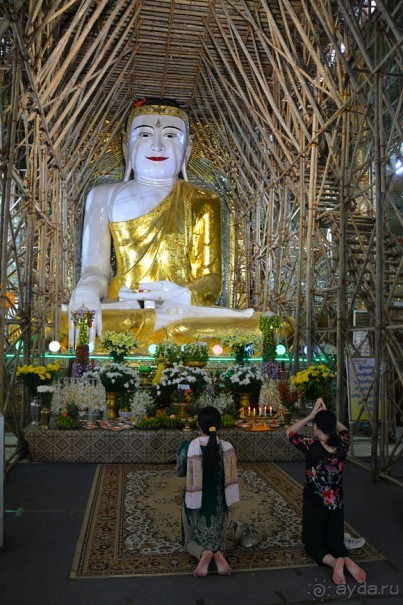 Бирманский небоскреб, храмы-дворцы и лачуги