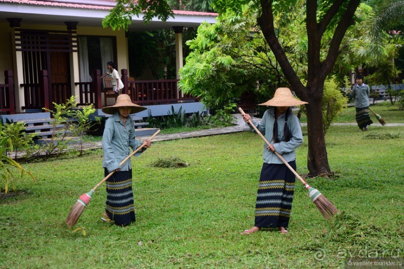 Бирманский небоскреб, храмы-дворцы и лачуги