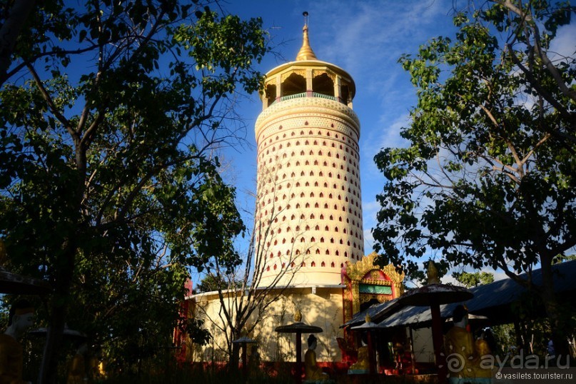 Бирманский небоскреб, храмы-дворцы и лачуги