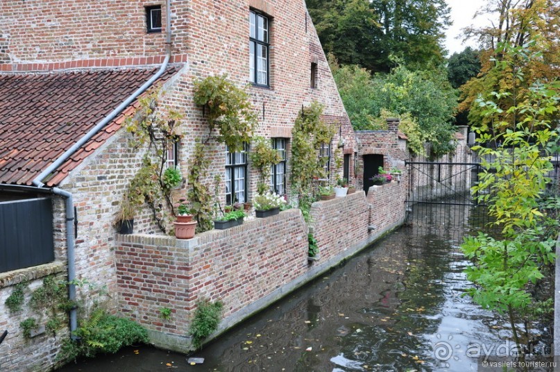 Брюгге пасмурный и солнечный