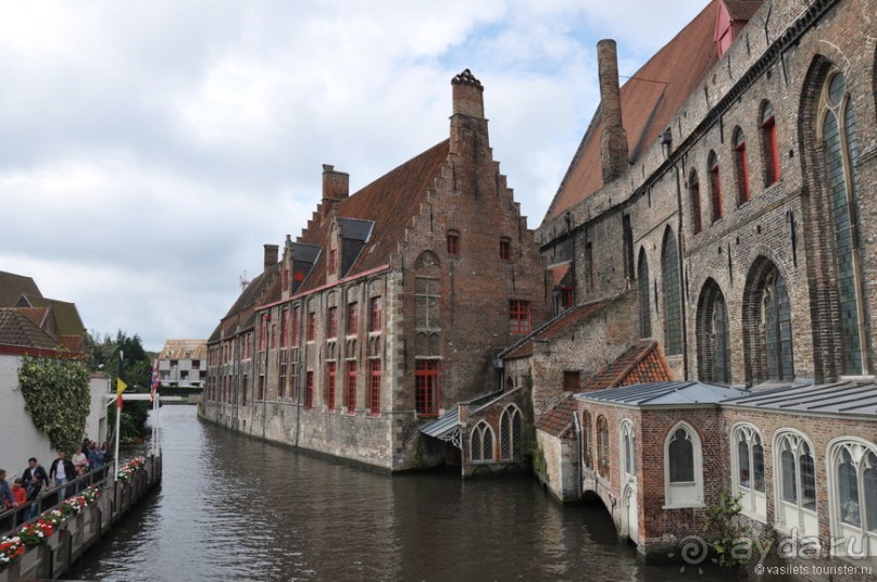 Брюгге пасмурный и солнечный