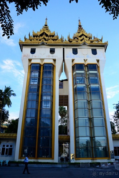 Сияет золотом Янгон