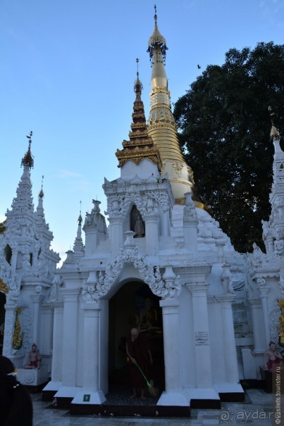 Сияет золотом Янгон