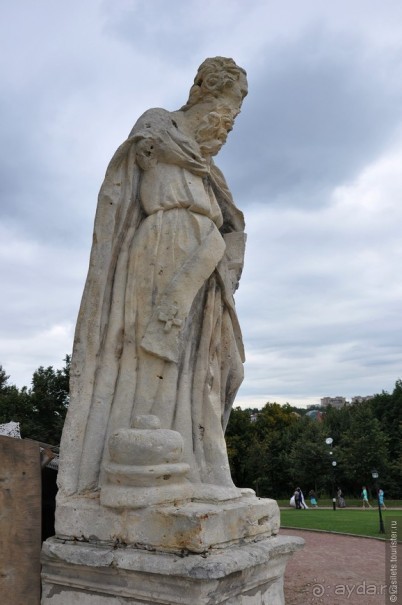 Загадочная церковь и странный недострой