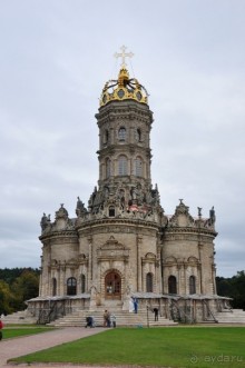Загадочная церковь и странный недострой