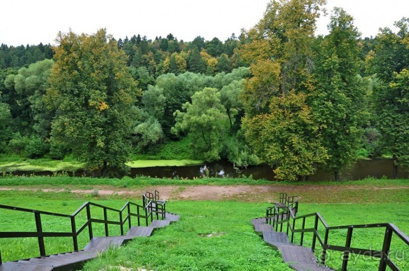 Загадочная церковь и странный недострой