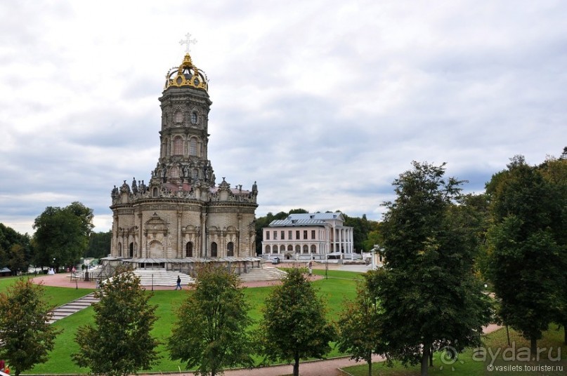 Загадочная церковь и странный недострой