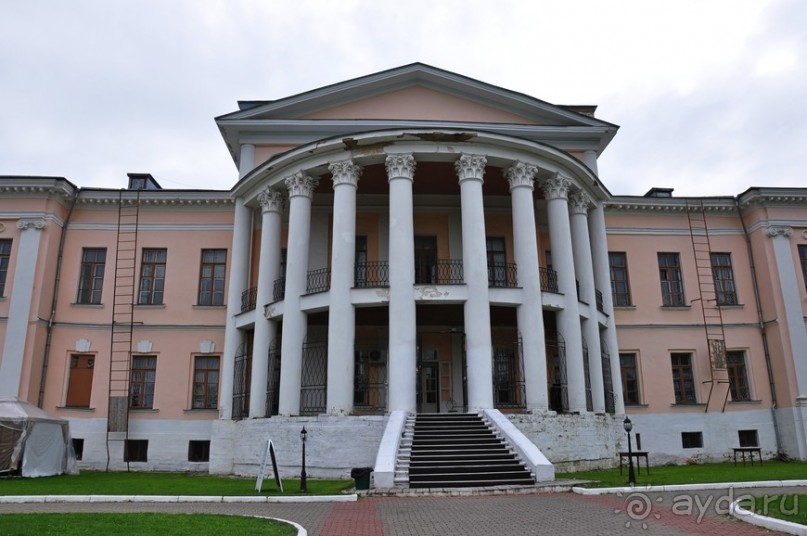 Загадочная церковь и странный недострой