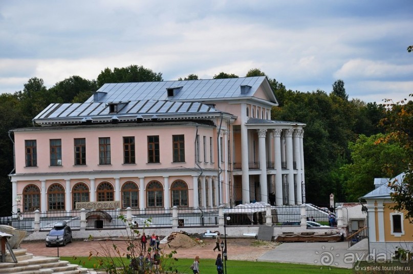 Загадочная церковь и странный недострой