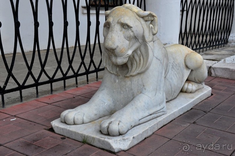 Загадочная церковь и странный недострой