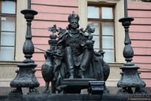 Выборг в «лесах», а Питер в мостах