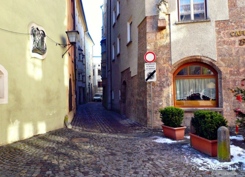 Альбом отзыва "Австрия из окна автомобиля"