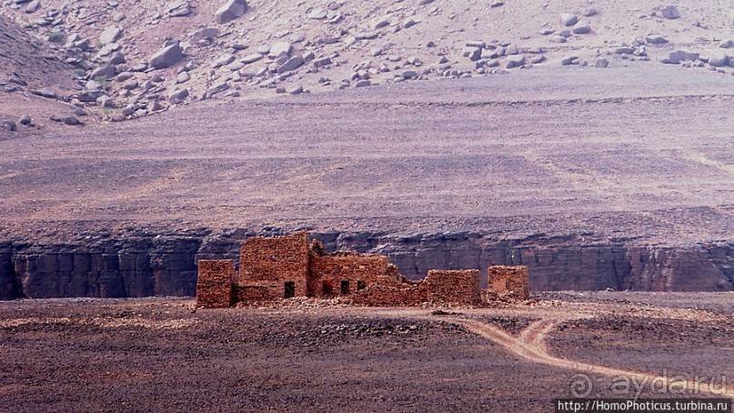 Страна камня