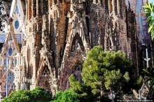 Саграда Фамилия со всех сторон