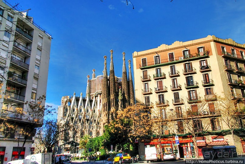 Саграда Фамилия со всех сторон