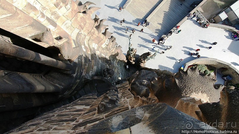 Саграда Фамилия со всех сторон