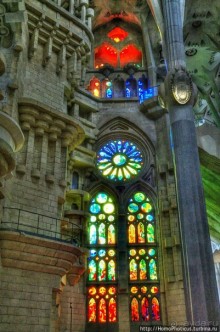 Саграда Фамилия со всех сторон