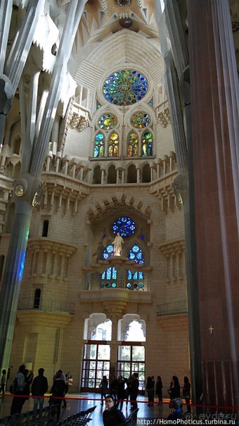 Саграда Фамилия со всех сторон