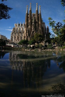 Саграда Фамилия со всех сторон