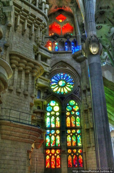 Саграда Фамилия со всех сторон