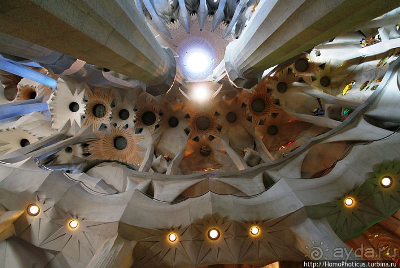 Саграда Фамилия со всех сторон