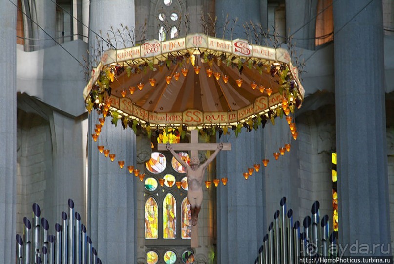 Саграда Фамилия со всех сторон