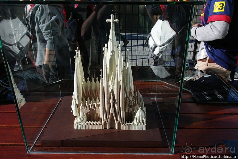 Саграда Фамилия со всех сторон