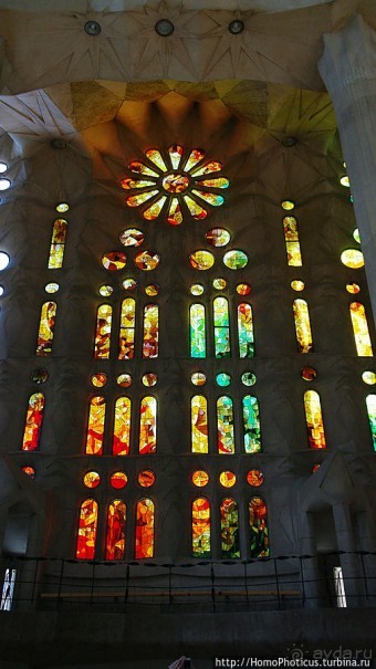 Саграда Фамилия со всех сторон