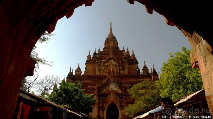 Город пагод и ступ: трехэтажный великан