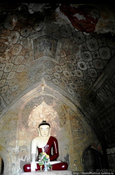 Город пагод и ступ: трехэтажный великан