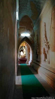 Город пагод и ступ: трехэтажный великан