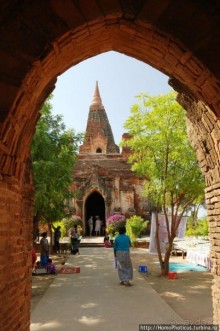 Город пагод и ступ: трехэтажный великан