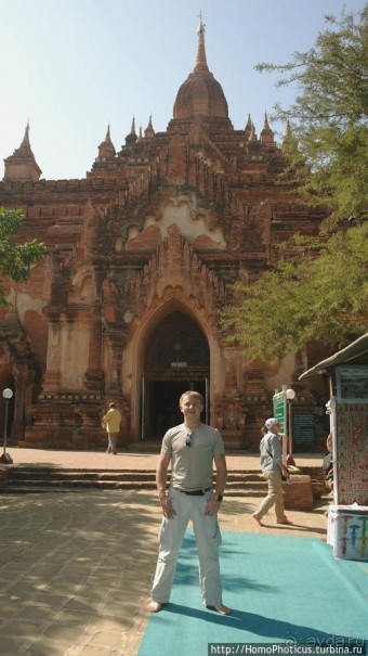 Город пагод и ступ: трехэтажный великан