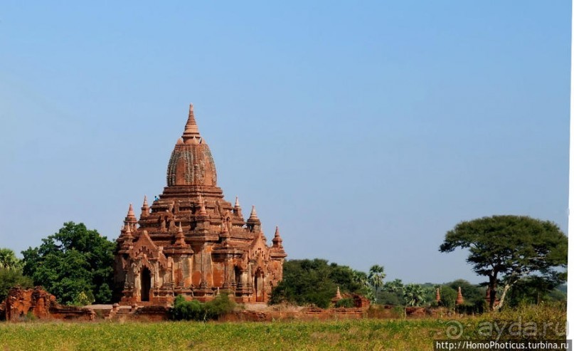 Город пагод и ступ: трехэтажный великан