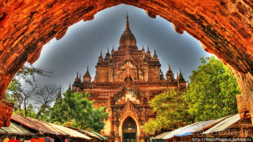 Город пагод и ступ: трехэтажный великан