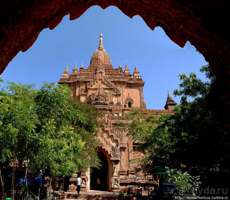 Город пагод и ступ: трехэтажный великан