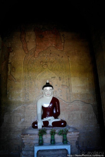 Город пагод и ступ: трехэтажный великан