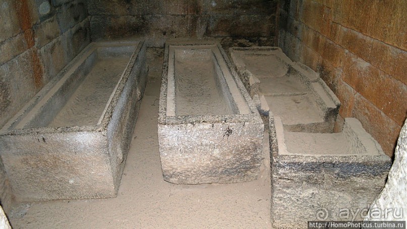 Дворцы-гробницы