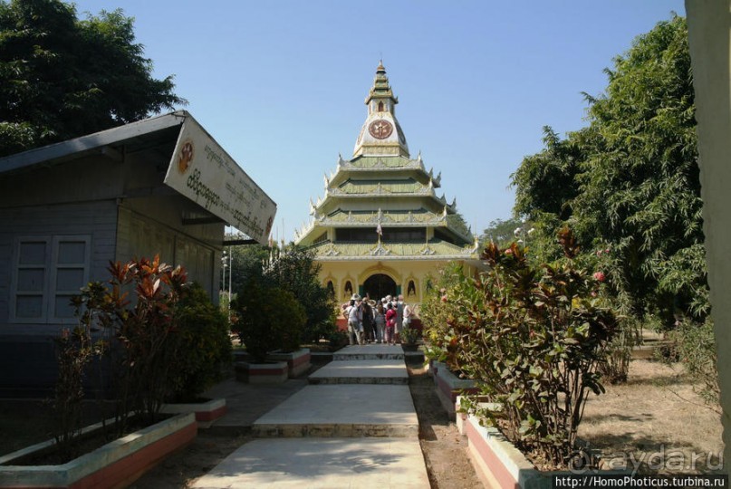 Царь-колокол возле царь-пагоды