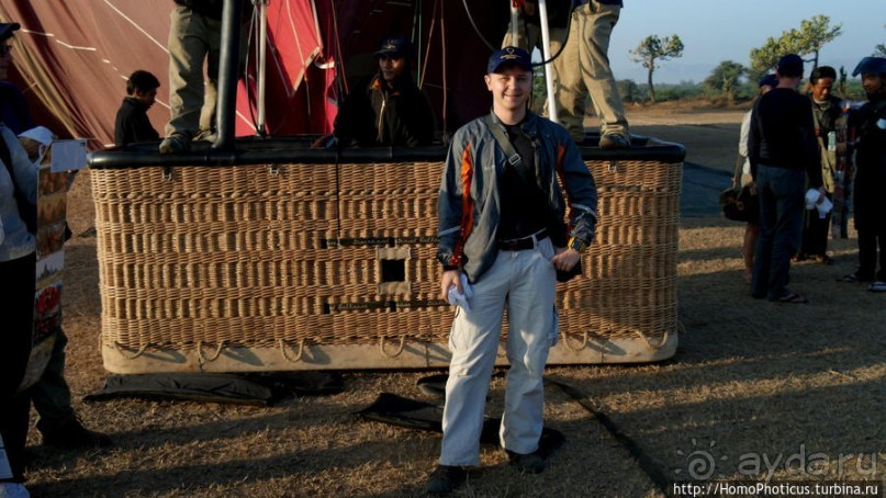 Над Баганом на шаре