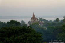 Над Баганом на шаре