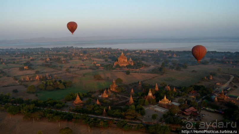 Над Баганом на шаре