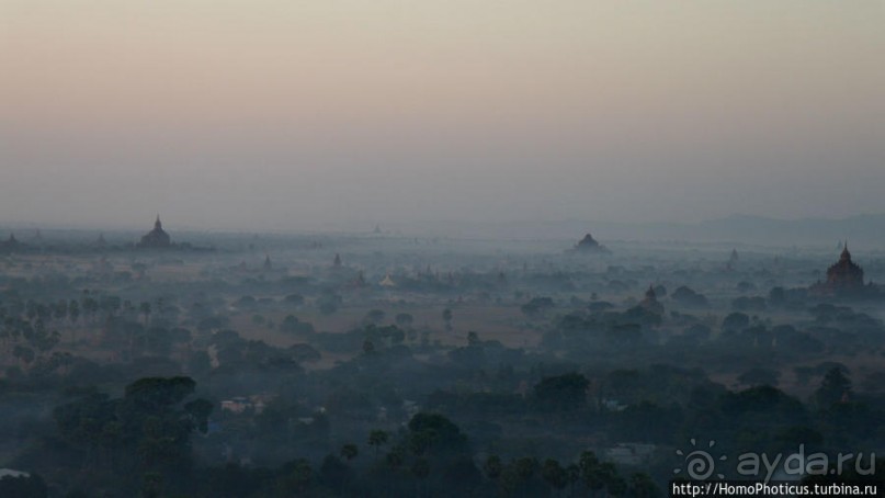 Над Баганом на шаре