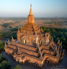 Над Баганом на шаре