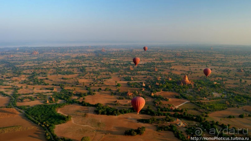 Над Баганом на шаре
