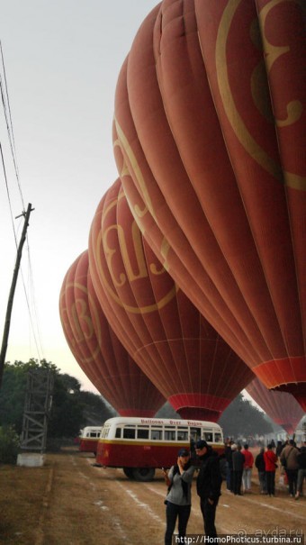 Над Баганом на шаре