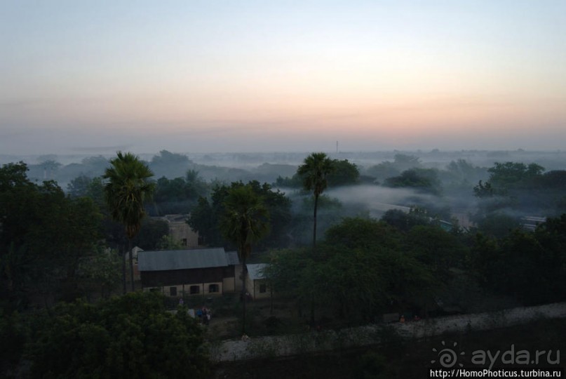 Над Баганом на шаре