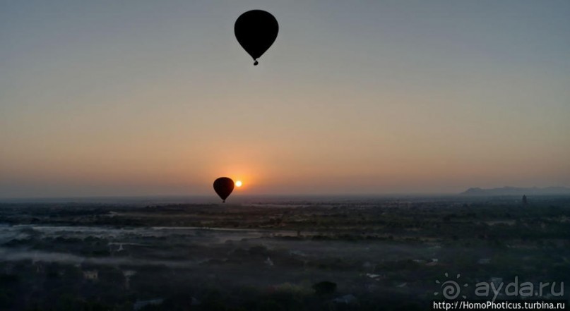 Над Баганом на шаре